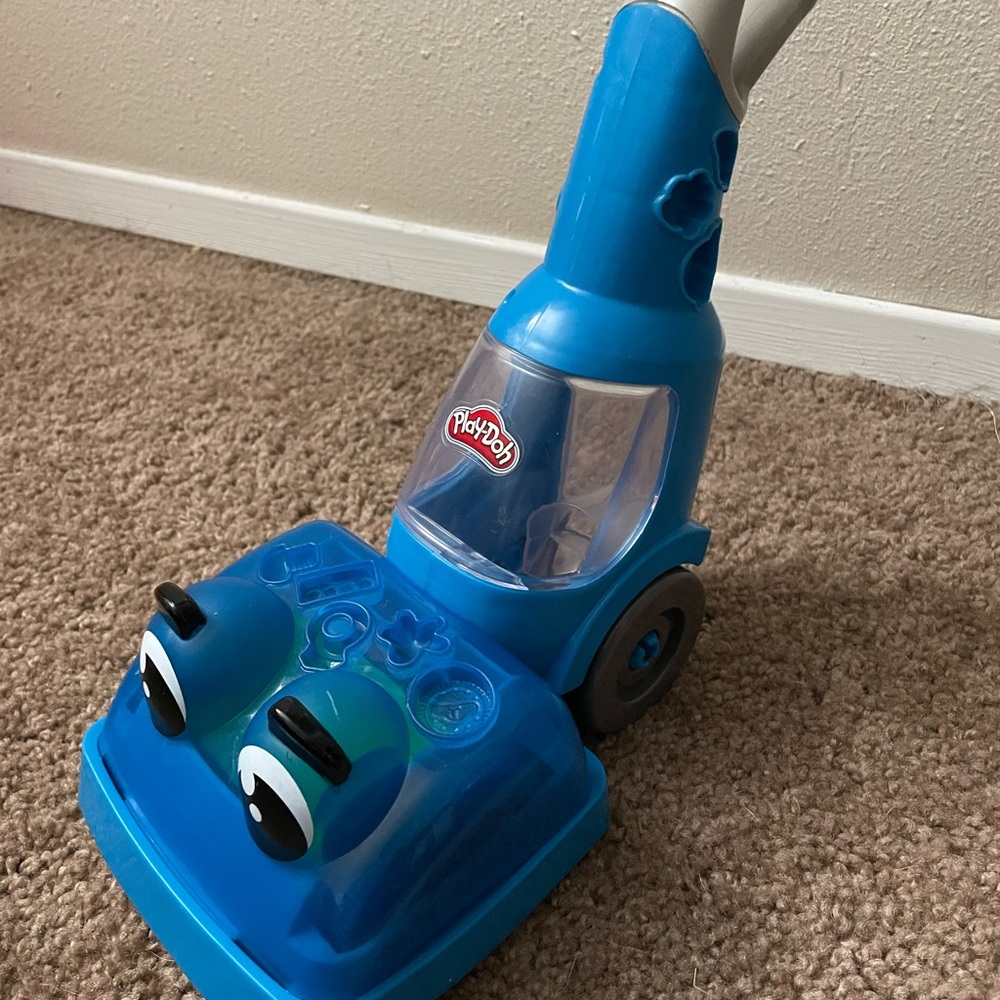 Playdoh zoom zoom vaccum cleaner toy.